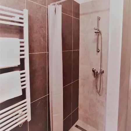 Helena Apartment *