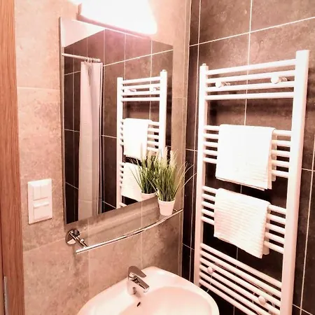 Helena Apartment *